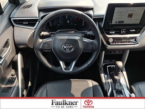 Certified 2025 Toyota Corolla Cross XLE FWD image 11