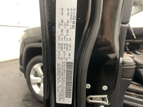 Used 2018 Jeep Compass Latitude w/ Popular Equipment Group AWD/4WD image 26