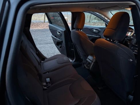 Used 2016 Jeep Cherokee Latitude w/ Comfort & Sound Group image 21