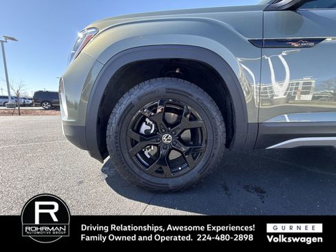 Used 2024 Volkswagen Atlas Peak Edition SEL AWD/4WD image 12
