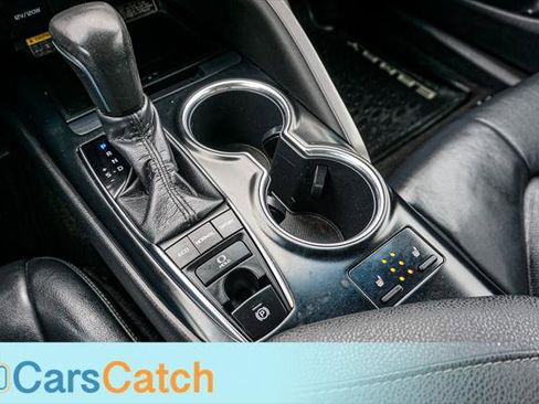 Used 2019 Toyota Camry XSE FWD image 33