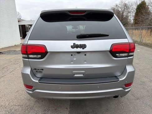 Used 2020 Jeep Grand Cherokee Altitude image 3