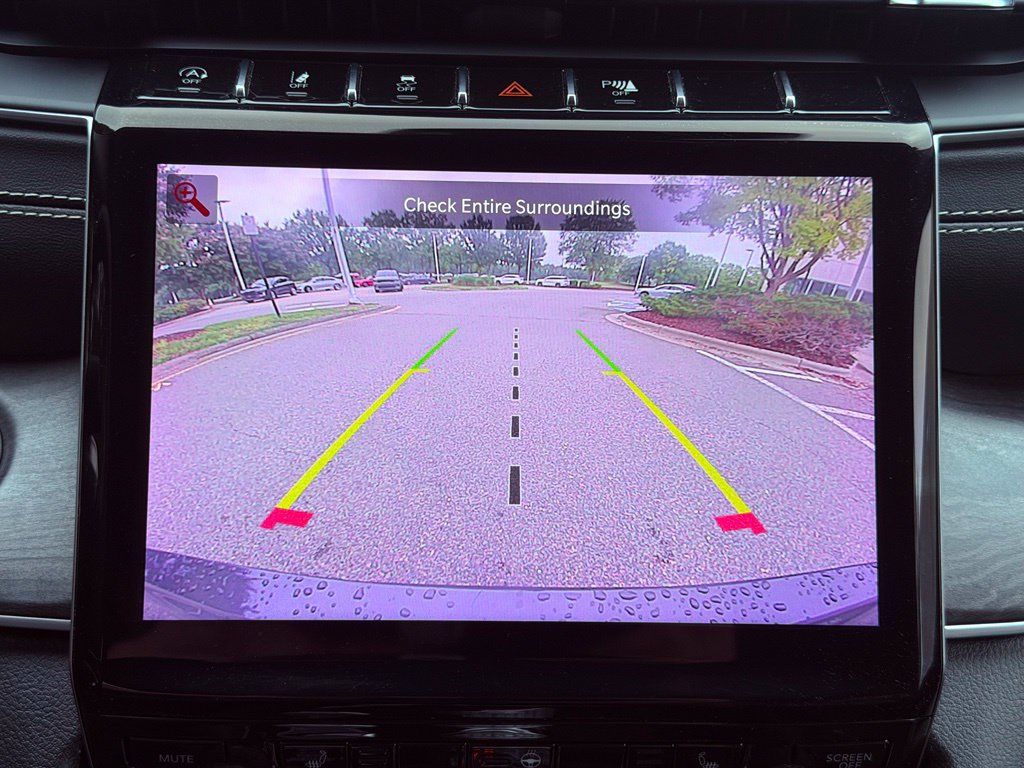 Used 2023 Jeep Grand Cherokee L Limited AWD/4WD image 25