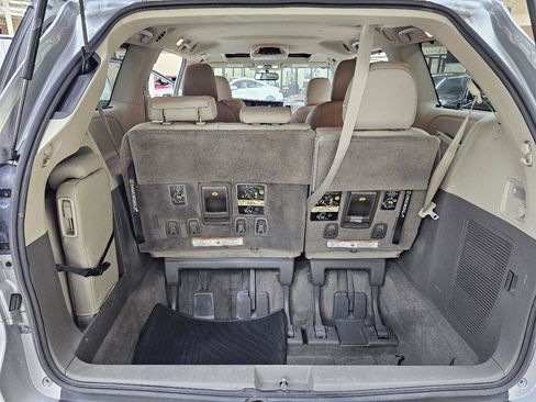 Used 2015 Toyota Sienna XLE w/ XLE Navigation Package FWD image 12