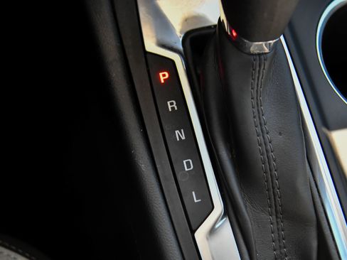 Used 2019 Chevrolet Equinox LT FWD image 24