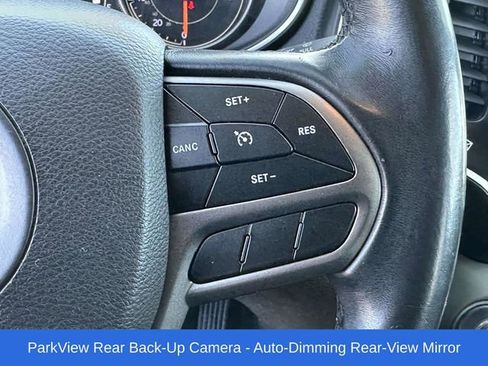 Used 2019 Jeep Cherokee Latitude Plus w/ Comfort/Convenience Group image 11