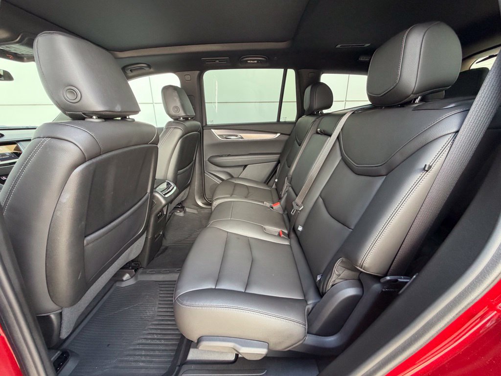Used 2025 Cadillac XT6 Luxury FWD image 16