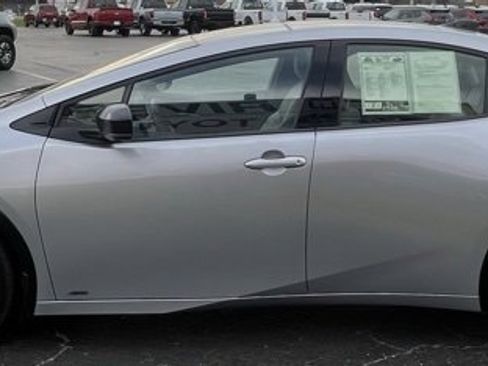 Used 2024 Toyota Prius Limited w/ Limited Premium Package image 5