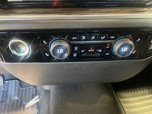 Used 2023 Chevrolet Silverado 1500 LT AWD/4WD image 17