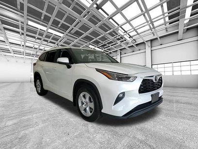 Used 2023 Toyota Highlander LE