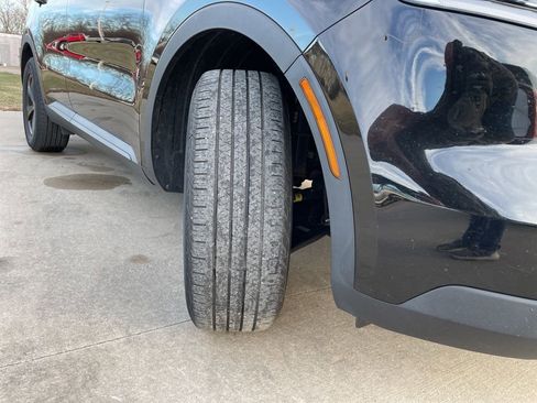 Used 2023 Kia Sorento LX image 18