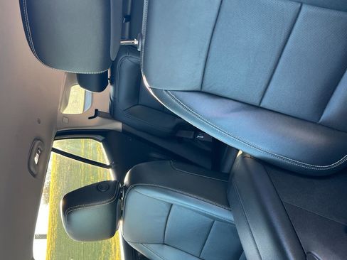 Used 2023 GMC Terrain SLT image 27