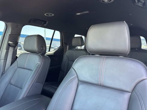 Used 2023 Chevrolet Traverse RS FWD image 24