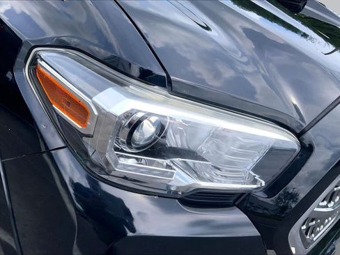 Used 2017 Toyota Tacoma TRD Sport w/ Tow Package RWD image 26