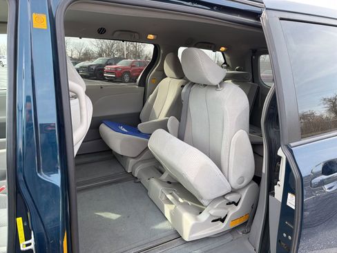 Used 2011 Toyota Sienna LE image 17