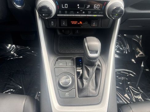 Used 2021 Toyota RAV4 XSE AWD/4WD image 16