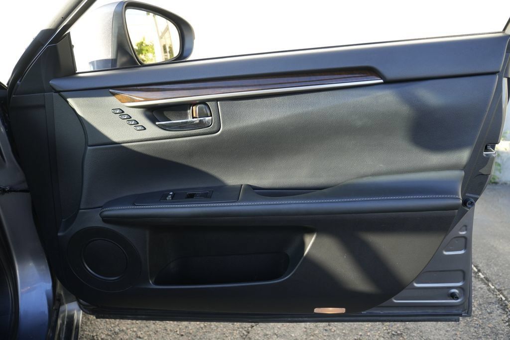 Used 2015 Lexus ES 350 w/ Ultra Luxury Package FWD image 35