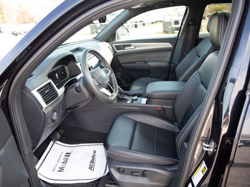 Used 2022 Volkswagen Atlas Cross Sport SE image 21