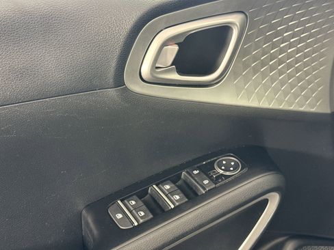 Used 2020 Kia Soul LX image 17