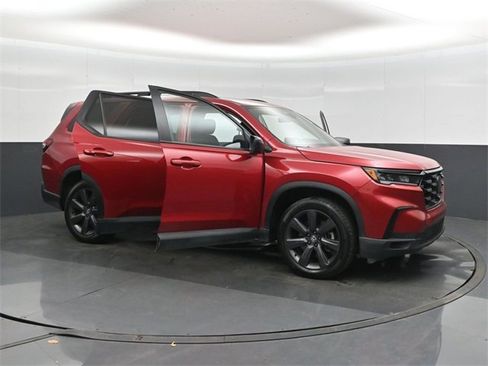 Used 2025 Honda Pilot Sport image 47