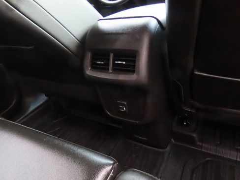 Used 2022 GMC Terrain SLT w/ Tech Package image 16