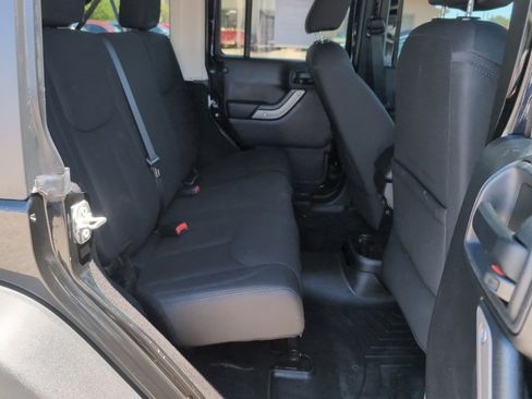Used 2015 Jeep Wrangler Unlimited Sport w/ Quick Order Package 24S AWD/4WD image 17