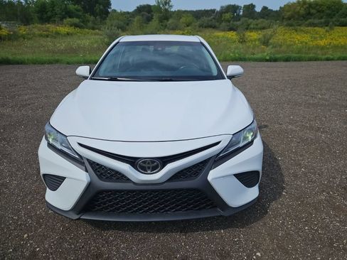 Used 2018 Toyota Camry LE FWD image 2
