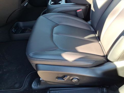 New 2026 Chrysler Pacifica Select FWD image 13