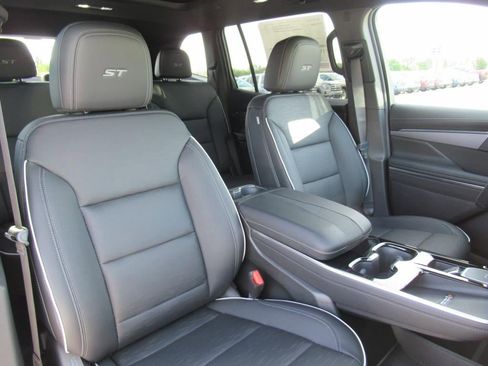 New 2026 Buick Enclave Sport Touring w/ Super Cruise Package image 9