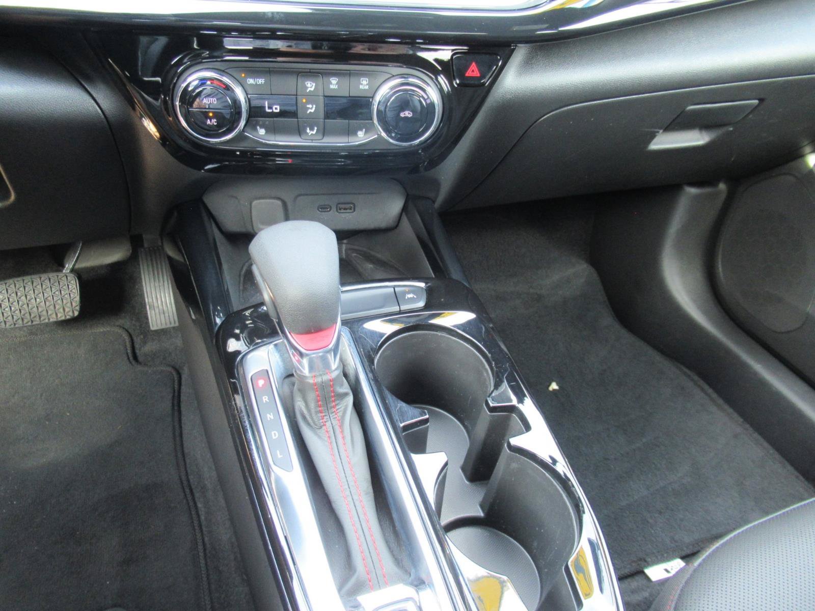 Used 2024 Chevrolet Trax RS w/ Sunroof Package FWD image 28