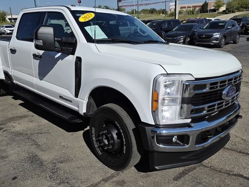 Used 2023 Ford F350 XLT image 3
