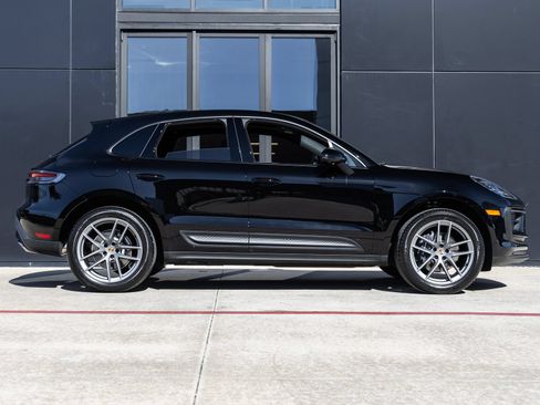 Certified 2026 Porsche Macan AWD/4WD image 12