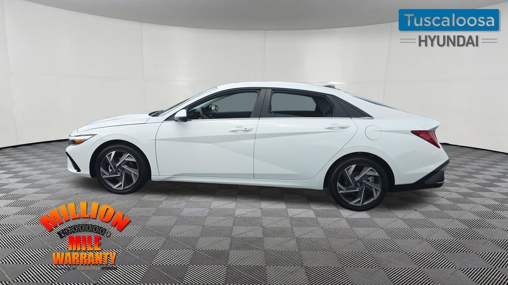 Used 2026 Hyundai Elantra Limited FWD image 4