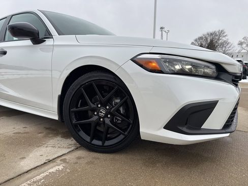Used 2024 Honda Civic Sport image 3