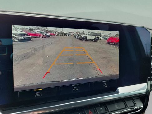 Used 2022 Chevrolet Silverado 1500 LT image 20