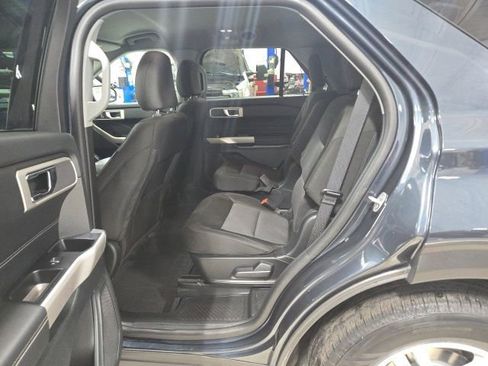 Used 2024 Ford Explorer XLT AWD/4WD image 32