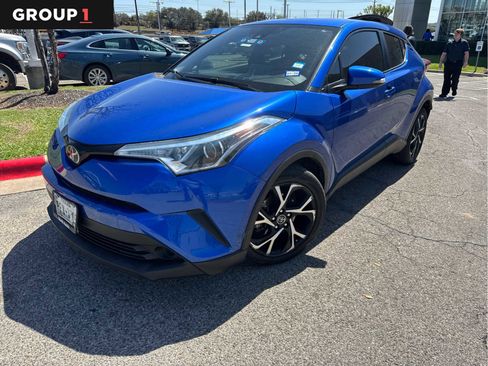 Used 2019 Toyota C-HR XLE image 1