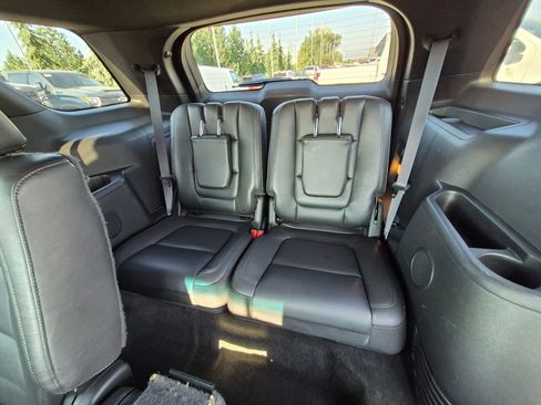 Used 2015 Ford Explorer XLT w/ Equipment Group 202B AWD/4WD image 28