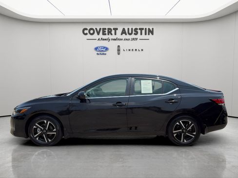 Used 2025 Nissan Sentra SV FWD image 2