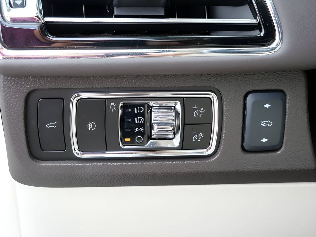 Used 2024 Lincoln Navigator L Black Label AWD/4WD image 18