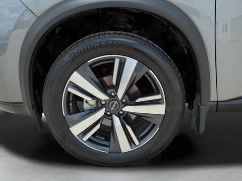 Certified 2024 Nissan Rogue SL FWD image 27