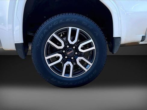 Used 2023 GMC Sierra 1500 AT4 w/ Technology Package AWD/4WD image 37