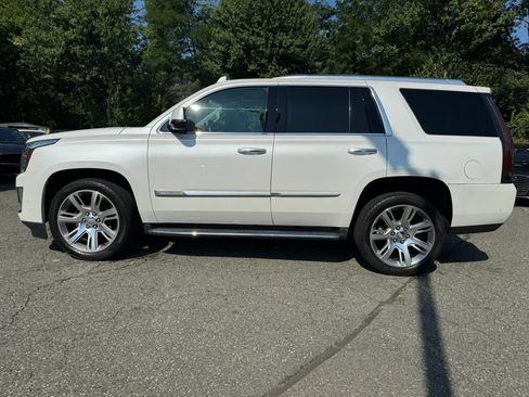 Used 2020 Cadillac Escalade Luxury AWD/4WD image 2