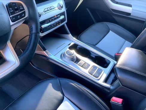 Used 2022 Ford Explorer XLT w/ Equipment Group 202A image 15