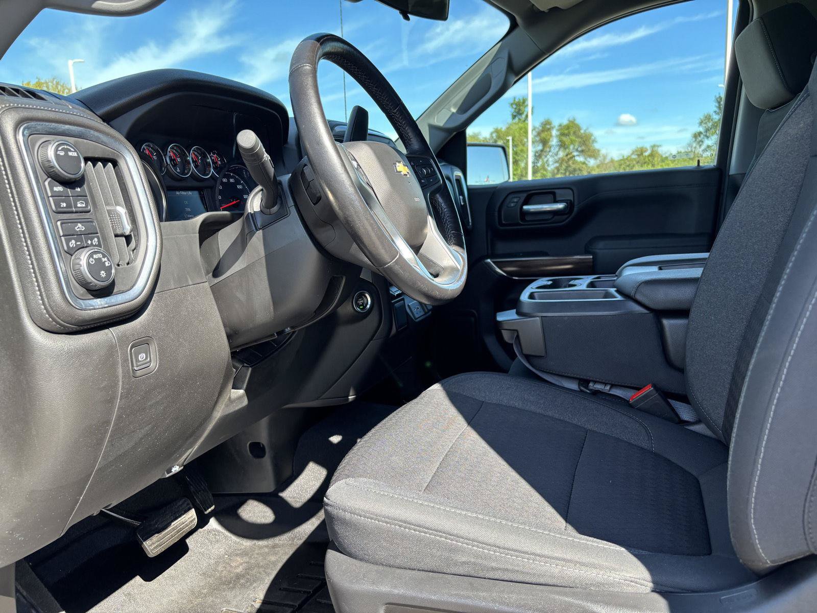 Used 2021 Chevrolet Silverado 1500 LT AWD/4WD image 15