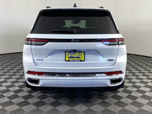 Used 2022 Jeep Grand Cherokee Overland w/ MOPAR Finishing Package AWD/4WD image 4