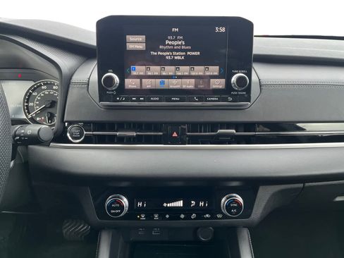 Used 2024 Mitsubishi Outlander ES image 15