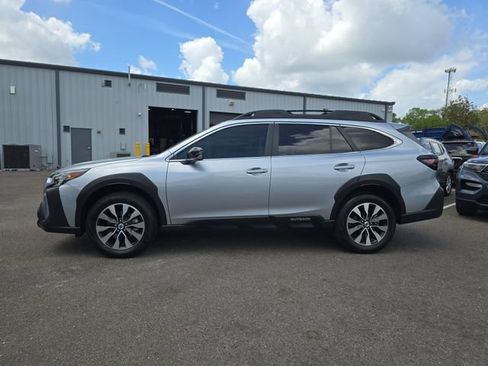 Used 2025 Subaru Outback Limited w/ Tech Package 3 AWD/4WD image 5