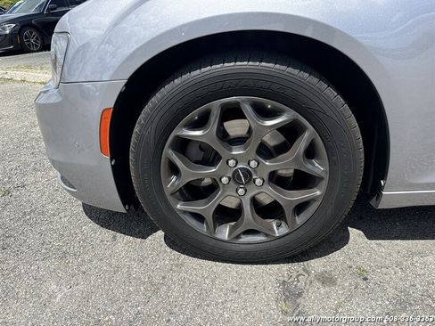 Used 2017 Chrysler 300 S w/ 300S Premium Group AWD/4WD image 9