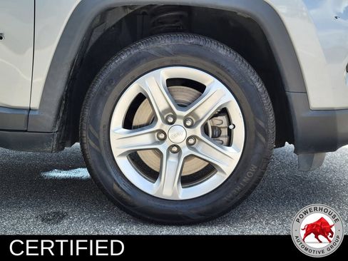 Used 2024 Jeep Compass Latitude AWD/4WD image 11